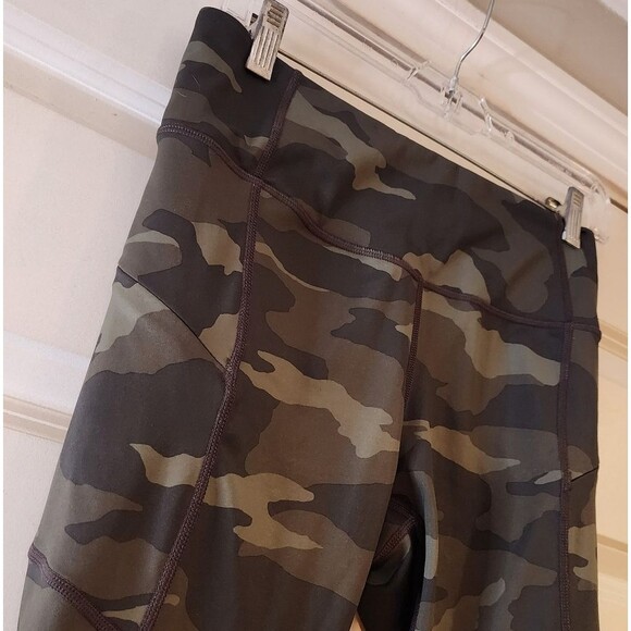 NWOT Athleta Camo Contender Tight 7/8 green leggings S - Picture 2 of 4